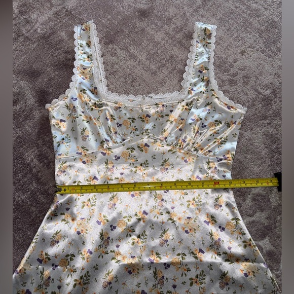 Princess Polly Women’s 4 White Floral Berlin Satin Mini Dress - Picture 7 of 10